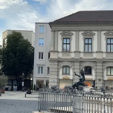 Goldenkey-suites - Luxury 'perlachturm' - Direct Views Of Rathausplatz&perlach Tower - New In 2026 * Augsburg